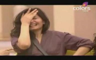Shonali Nagrani puppy laugh in big boss 5 house video