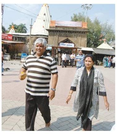 Arjunaa Ranatunga and his wife at Kolhapur