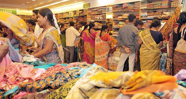 Aadi sale and discount, special offers and attractive gifs and prizes for dress materials in Chennai