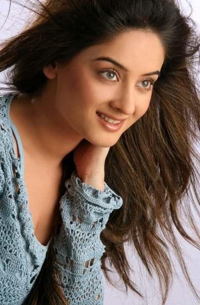 Bold and beautiful Mahi Vij